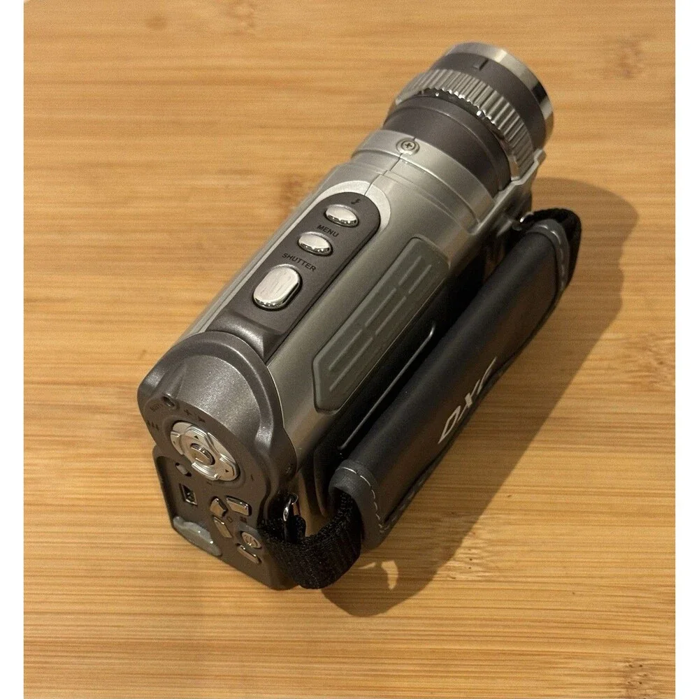 DXG - 572V digital Camcorder/5.0 Megapixel 4x Digital Zoom--